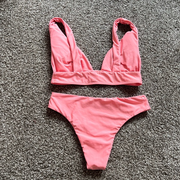 Volcom Bikini - Picture 2 of 3